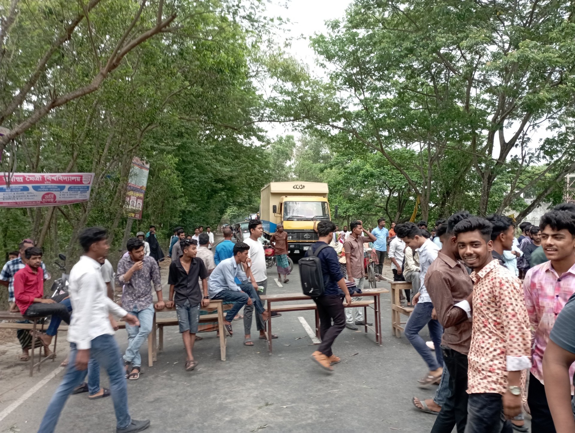 thumbnail_Jhenidha_oborodh_phoot_03