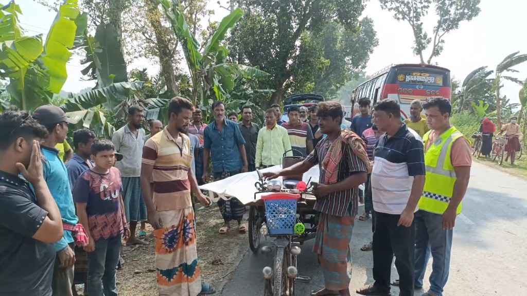 ঝিনাইদহে বাসের ধাক্কায় ভ্যানচালক নিহত