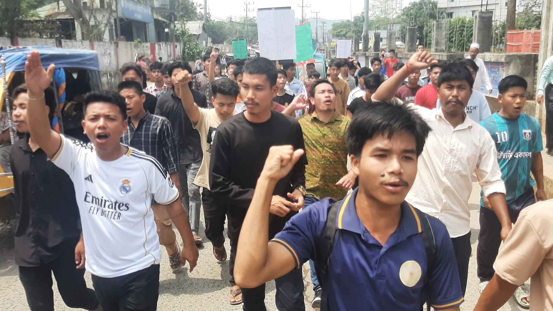 ৫ শিক্ষার্থীকে মুক্তি ও কাউখালীতে ছাত্রী ধর্ষণকারীর বিচার দাবি