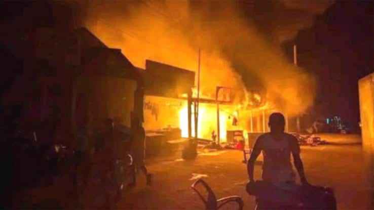 বরগুনায় আগুনে পুড়ে ক্ষতিগ্রস্ত ৪৩ পরিবার