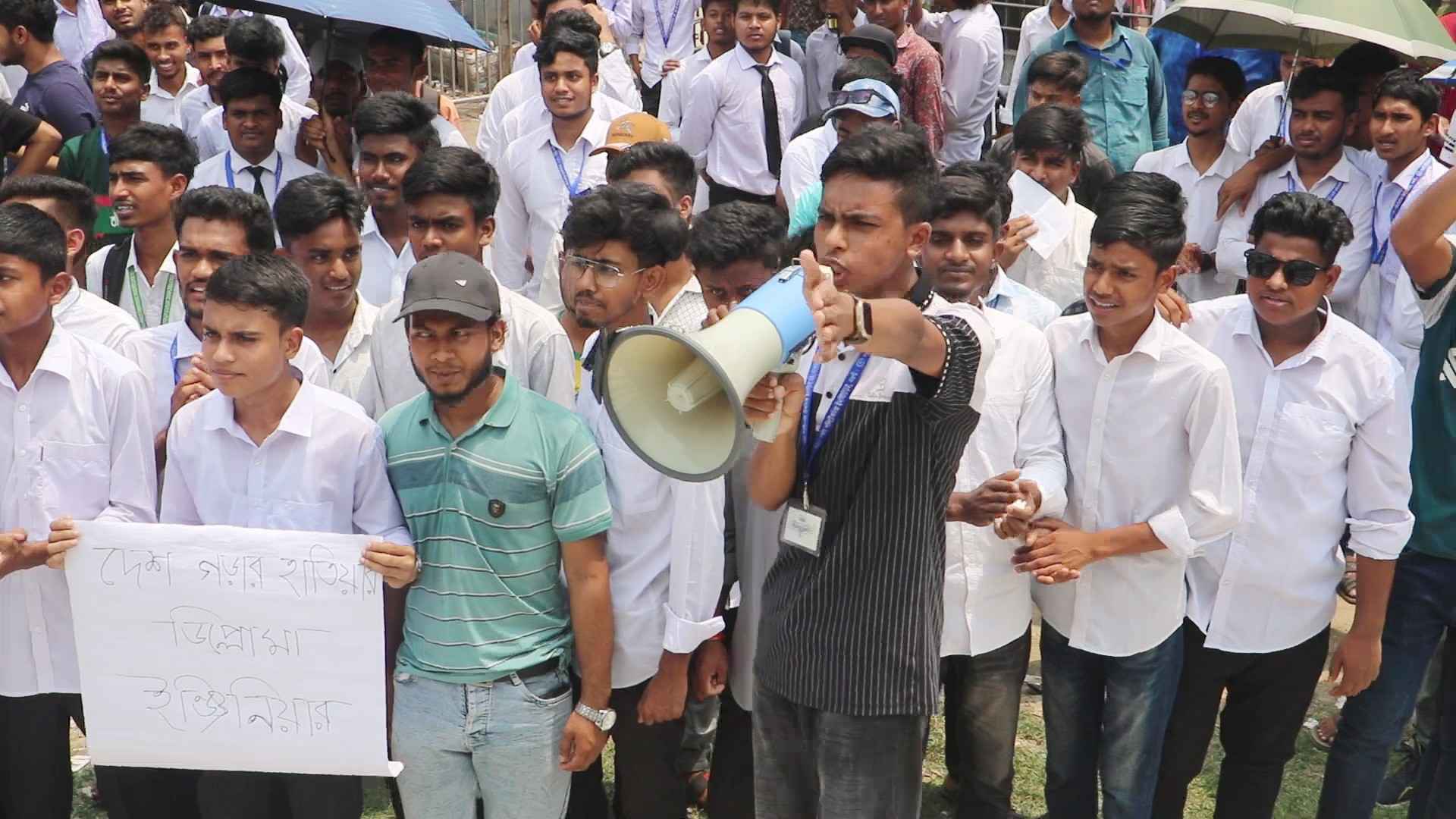 দাবি পূরণ করেই ছাত্ররা ক্লাসরুমে ফিরবে