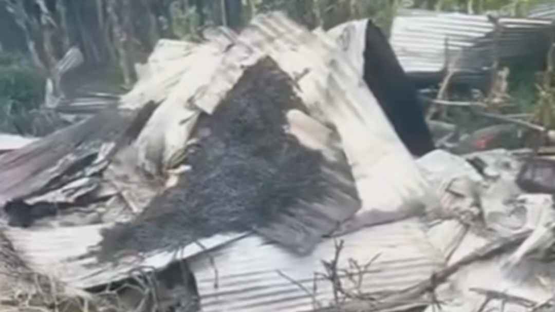 স্কুলছাত্রীকে শ্বাসরোধে হত্যা, অভিযুক্তের বাড়ি পুড়িয়ে দিল জনতা