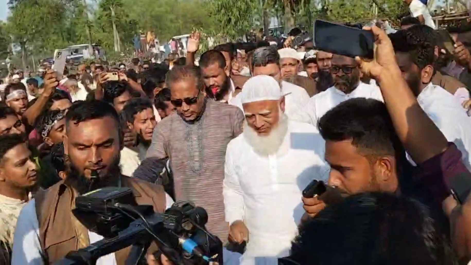 বিএসএফের গুলিতে নিহত যুবকের পরিবারকে ১ লাখ টাকা দিলেন জামায়াতে আমির