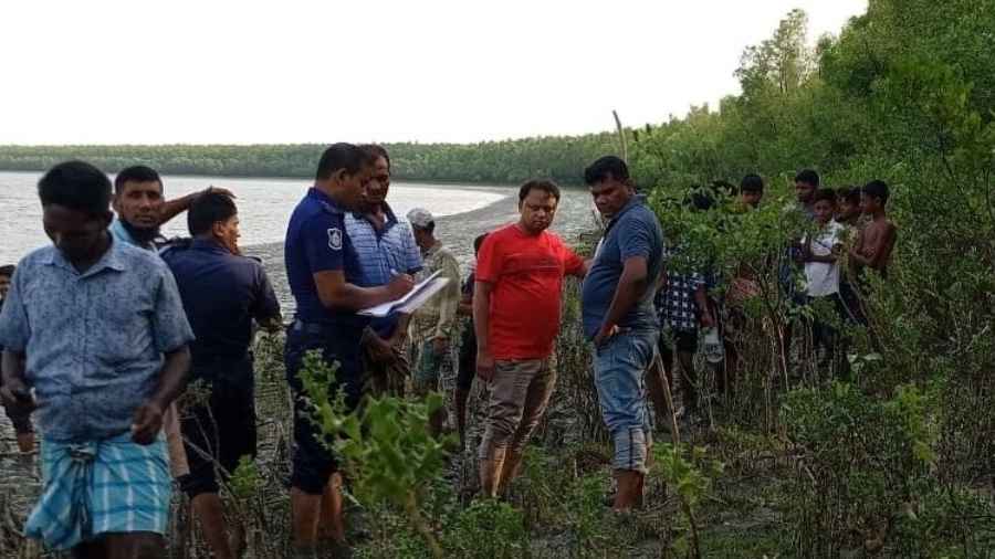 বরগুনায় নদী থেকে অর্ধগলিত নারীর মরদেহ উদ্ধার