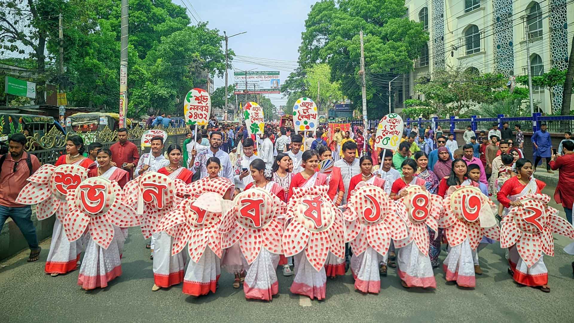 বর্ষবরণে রংপুরে বর্ণিল আনন্দ শোভাযাত্রা
