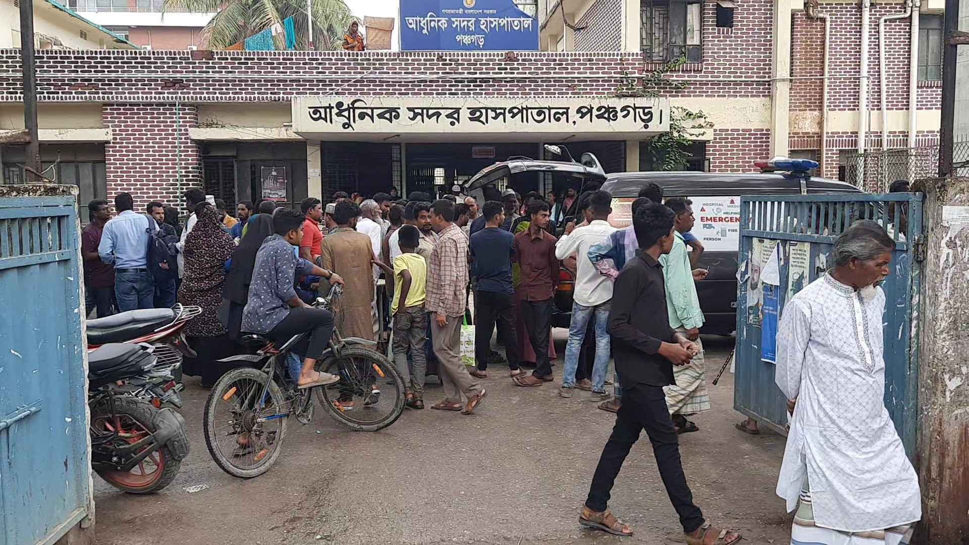 স্বামীর জুয়া ও অভাব কেড়ে নিল মা-ছেলের জীবন