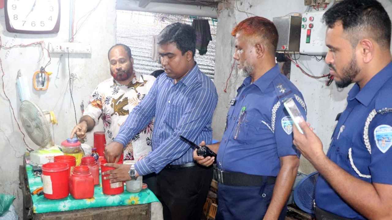 ক্ষতিকর রং মিশিয়ে আইসক্রিম তৈরি, ২০ হাজার টাকা জরিমানা