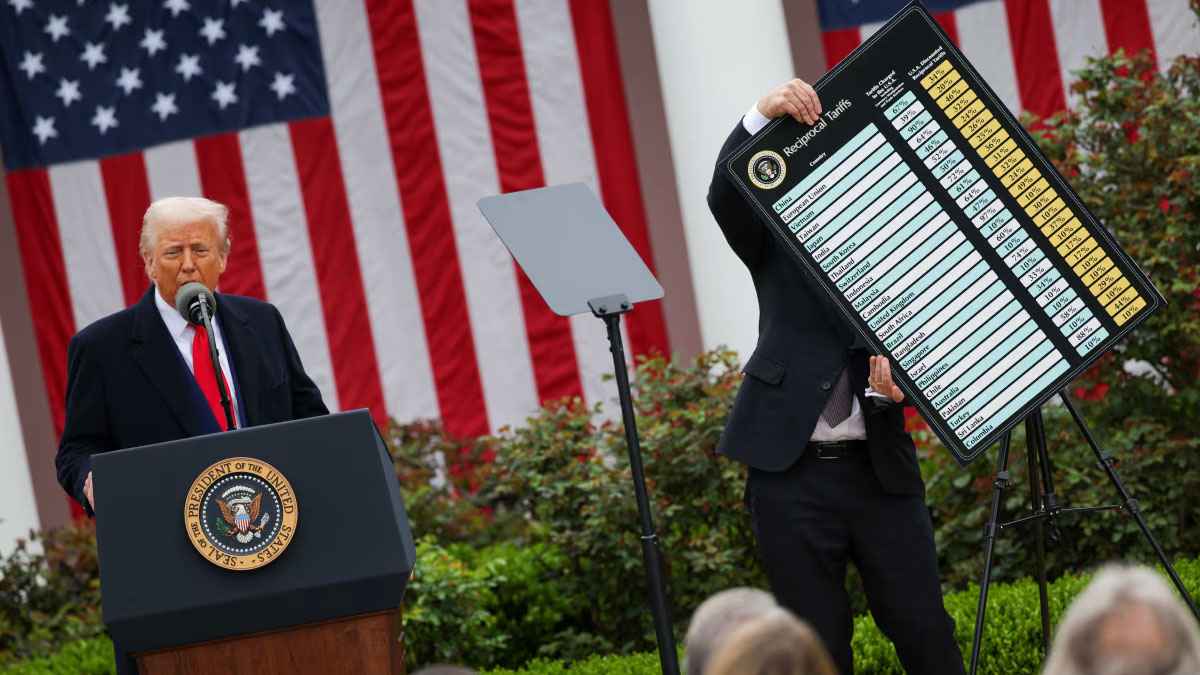 চীন বাদে সব দেশের ওপর নতুন শুল্ক স্থগিত করলেন ট্রাম্প