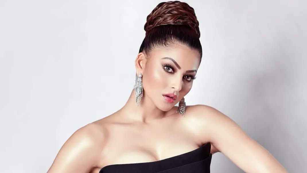 ধর্মীয় অনুভূতিতে আঘাত, উর্বশীর বিরুদ্ধে থানায় অভিযোগ