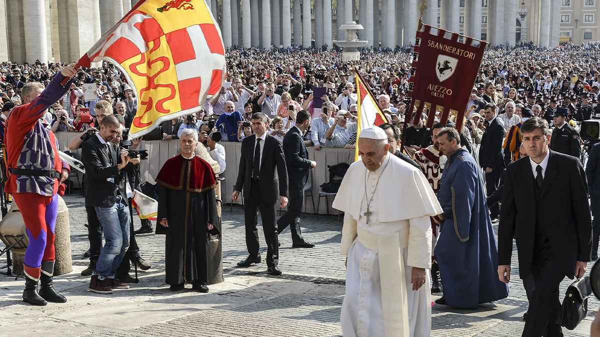 ভ্যাটিকানের বাইরে সমাহিত হবেন পোপ ফ্রান্সিস, ৯ দিনের শোক