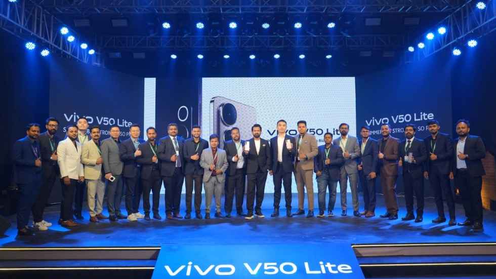 তাহসানের হাত ধরে দেশের বাজারে এলো ভিভোর নতুন ফোন