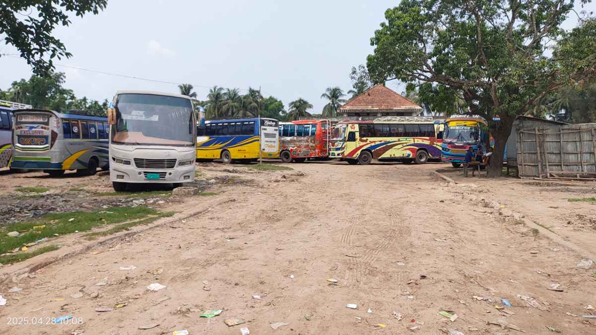 ভোলায় বাস শ্রমিকদের অনির্দিষ্টকালের ধর্মঘট