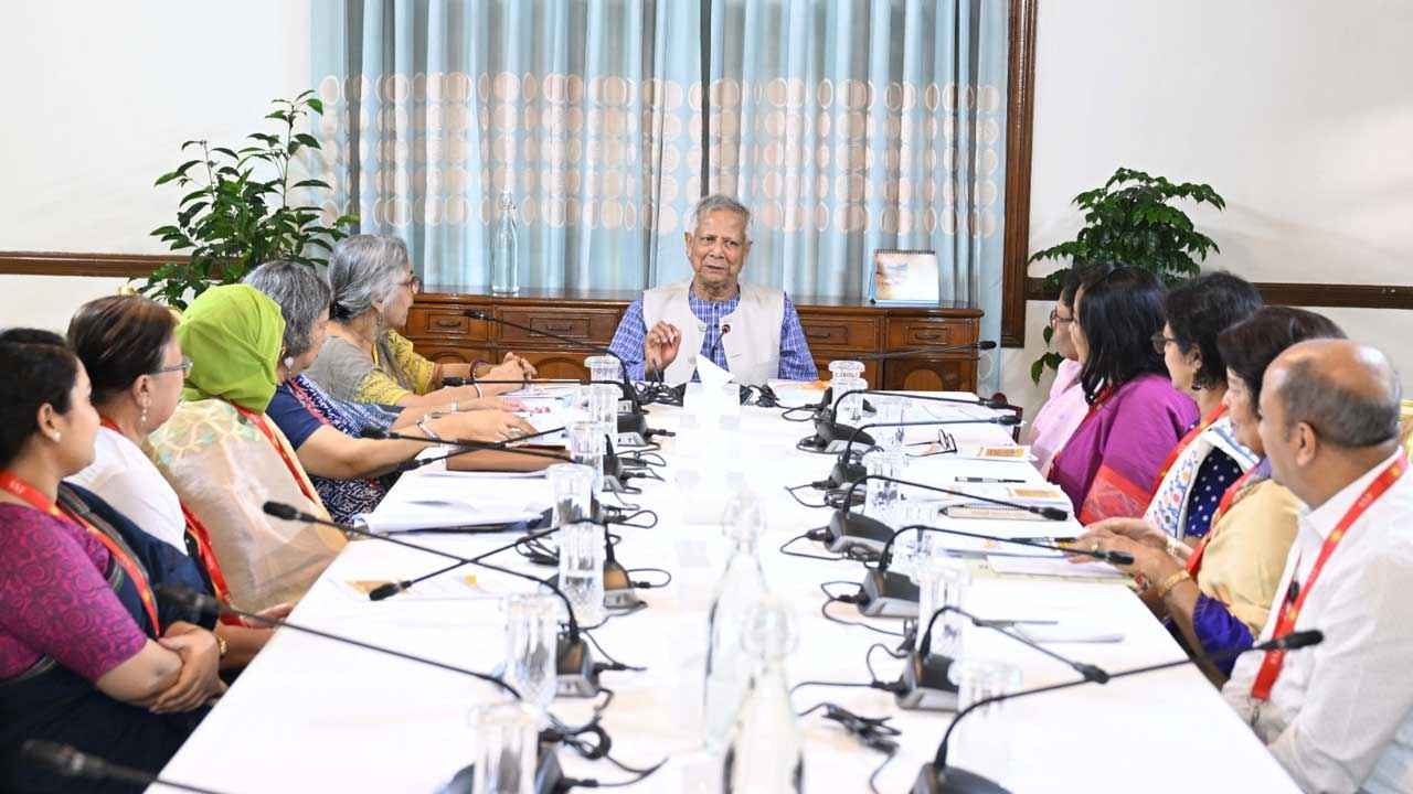 নারী সংস্কার কমিশনের সুপারিশ দ্রুত বাস্তবায়নের নির্দেশ প্রধান উপদেষ্টা