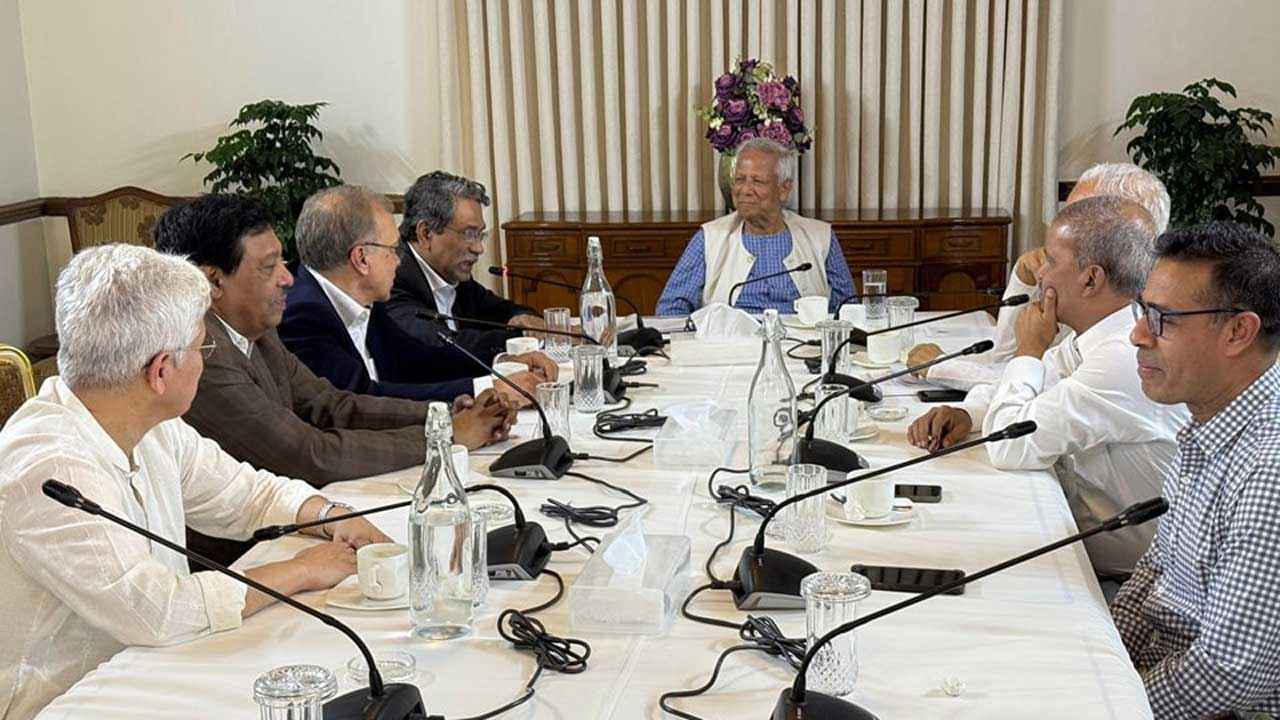 প্রধান উপদেষ্টার নেতৃত্বে ঐকমত্য কমিশনের বৈঠক