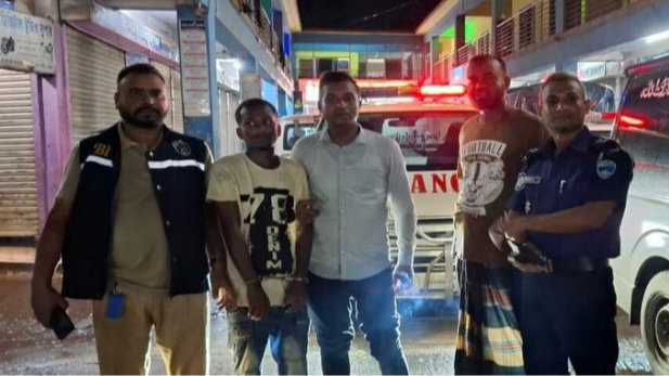 দোকানের কর্মচারীকে কুপিয়ে হত্যা, গ্রেফতার দুই