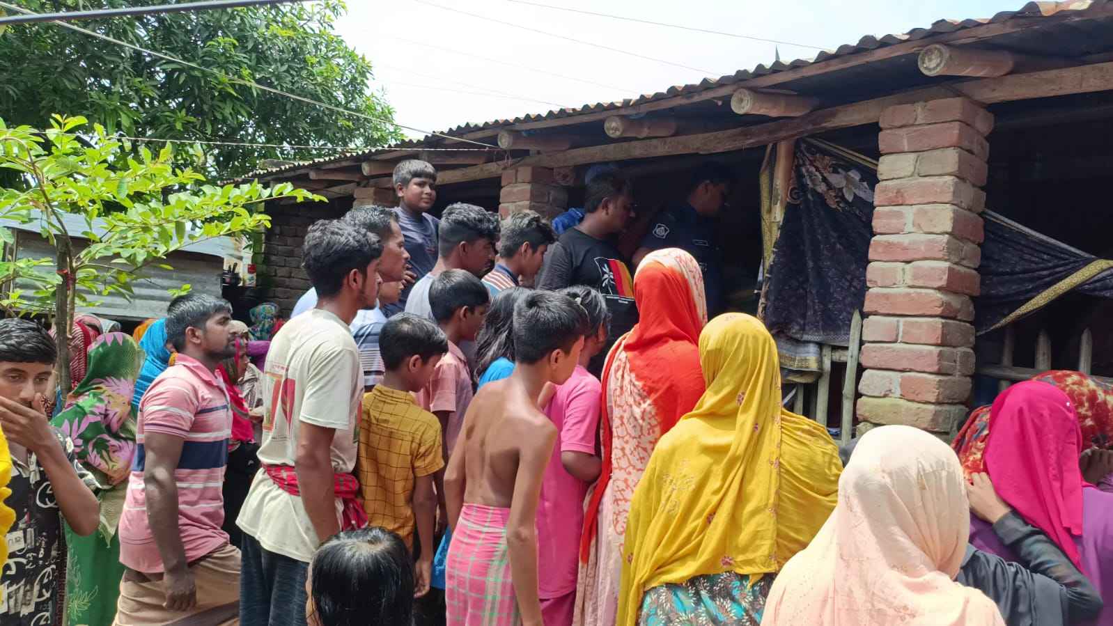মহেশপুরে বাবার বাড়ি থেকে প্রবাসীর স্ত্রীর ঝুলন্ত মরদেহ উদ্ধার