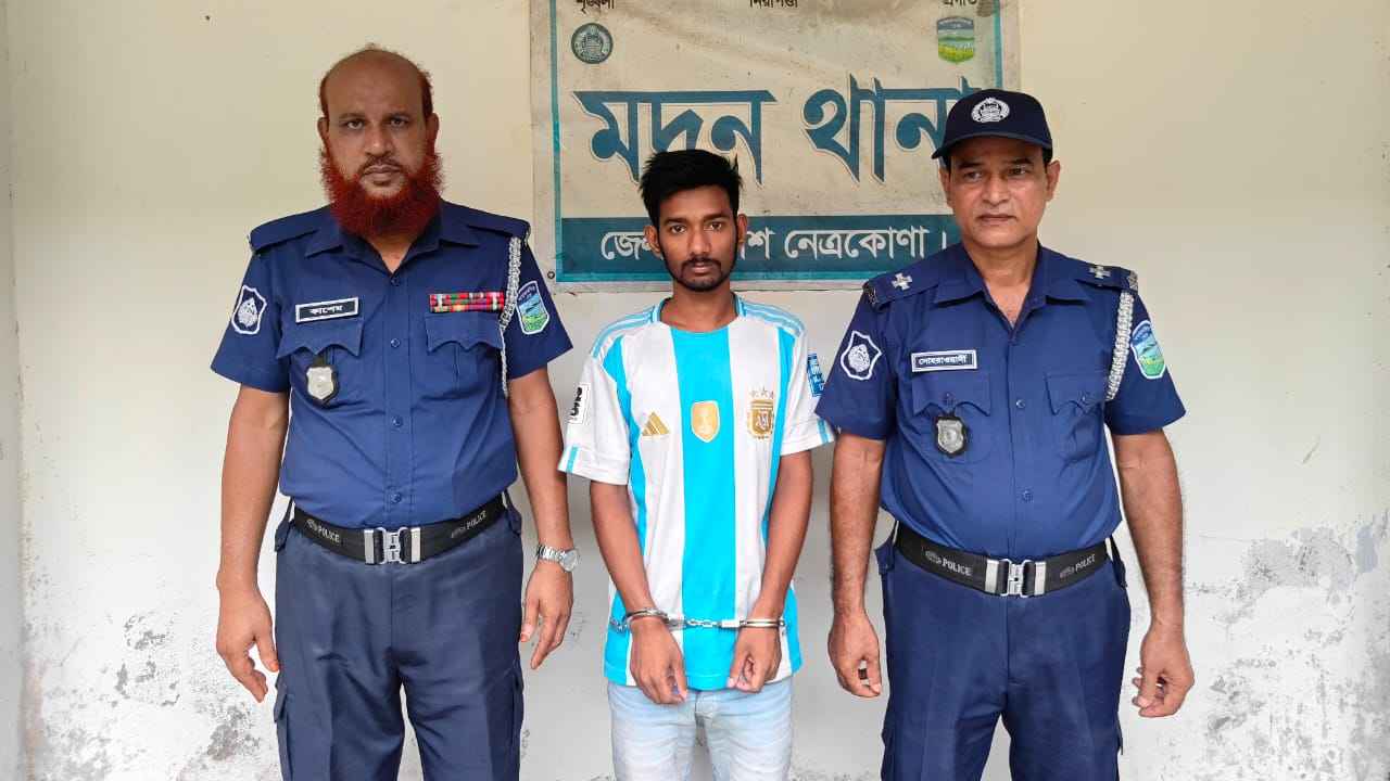 সাবেক স্ত্রীর আপত্তিকর ভিডিও ফেসবুকে ছড়িয়ে দেওয়ায় যুবক গ্রেফতার