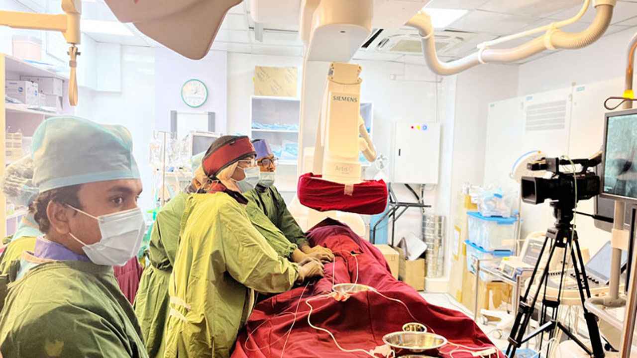 দেশে প্রথমবারের মতো হৃদযন্ত্রের ভেনাস পি-ভালভ প্রতিস্থাপন