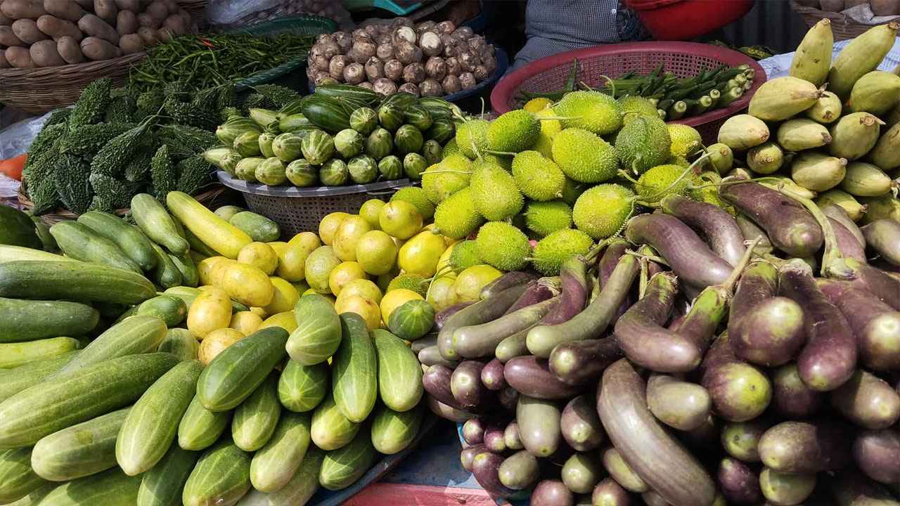 সবজির দাম কিছুটা কমেছে, তবে অস্থিরতার আশঙ্কা