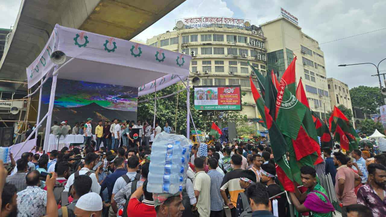 বড় জমায়েতের প্রত্যাশা, এখনও ঢাকায় ঢুকছেন ছাত্রদলের নেতাকর্মীরা