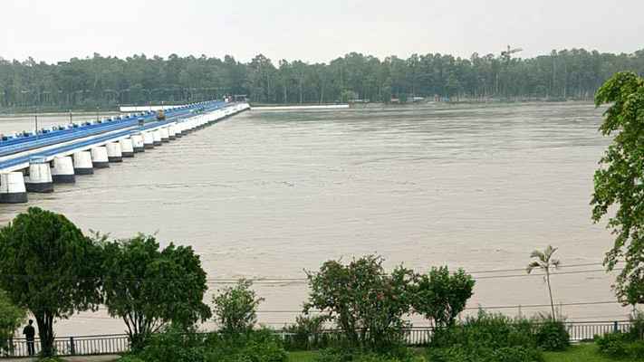 তিস্তার পানি বিপদসীমার ৫ সেন্টিমিটার ওপরে, বন্যা আতঙ্ক