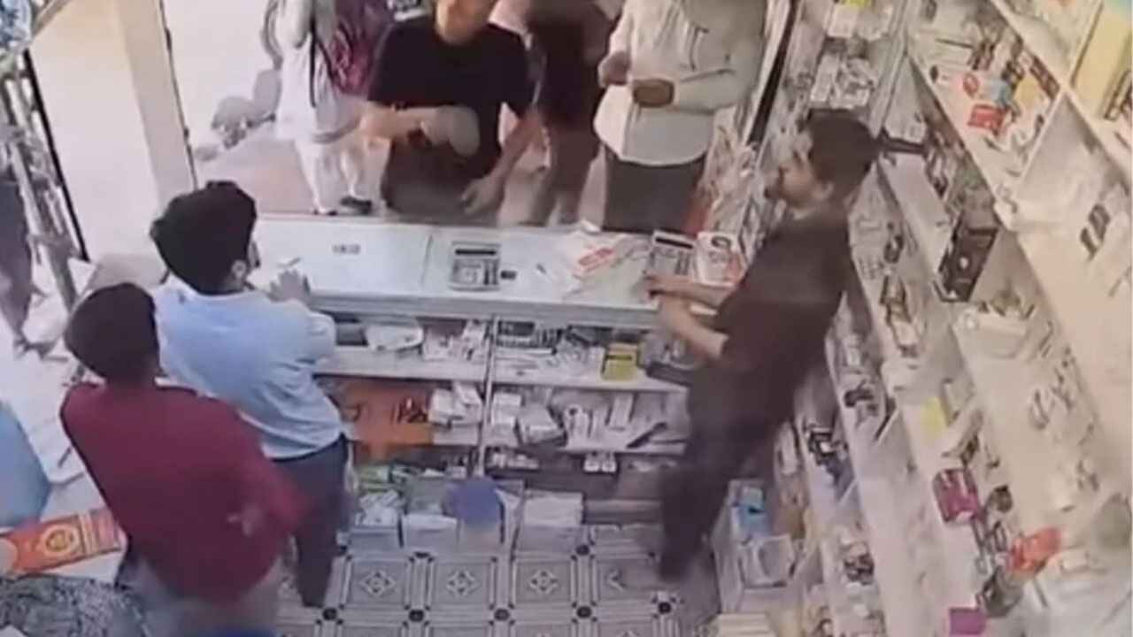 মহাখালীতে প্রকাশ্যে অস্ত্র ঠেকিয়ে চাঁদাবাজি, গ্রেফতার ১