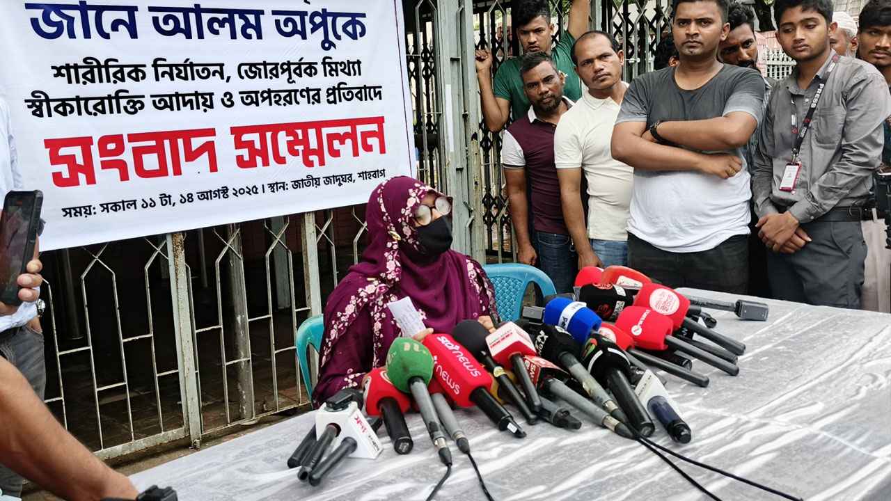 বিএনপি নেতা ইশরাকের দিকে অভিযোগের তীর অপুর স্ত্রীর