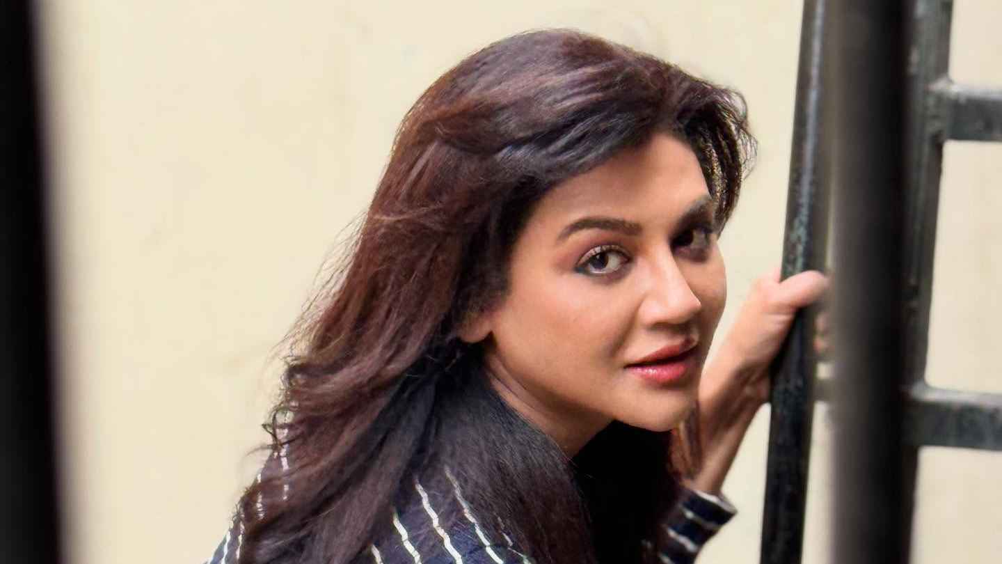 সম্পর্ক নিয়ে মুখ খুলতেই জয়ার ওপর চটলেন নারীবাদীরা