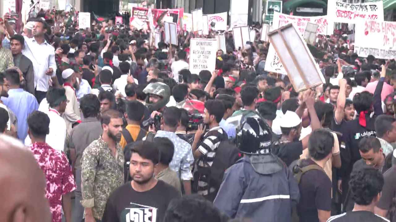 শিল্পীদের ‘দ্রোহযাত্রা’, ৩ আগস্ট বিক্ষোভ, ৪ আগস্ট থেকে ‘অসহযোগ’ ঘোষণা