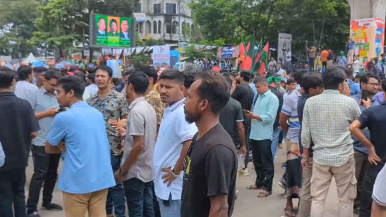 ছাত্রদলের সমাবেশে অংশ নিতে আসছেন নেতাকর্মীরা