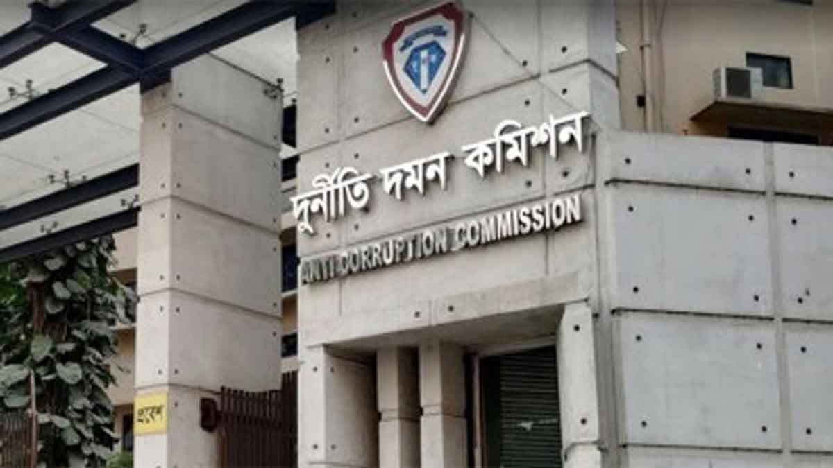 প্রতিবেদন দিতে বিলম্ব, দুদক উপ-পরিচালক সাময়িক বরখাস্ত