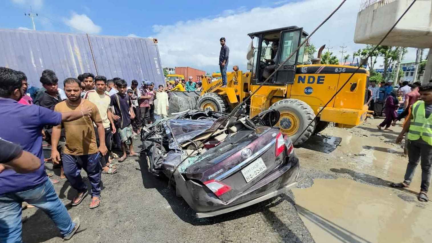 কুমিল্লায় লরিচাপায় প্রাইভেটকারের ৪ যাত্রী নিহত