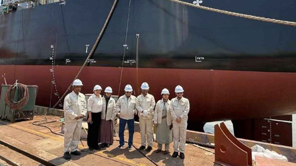 চীনে নির্মাণাধীন জাহাজ পরিদর্শন নৌ উপদেষ্টার