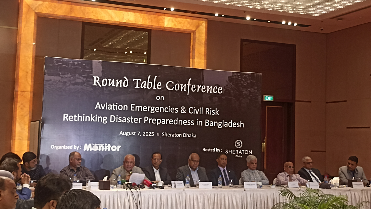 দুর্ঘটনার ঝুঁকি কমাতে দ্বিতীয় রানওয়ে তৈরির তাগিদ