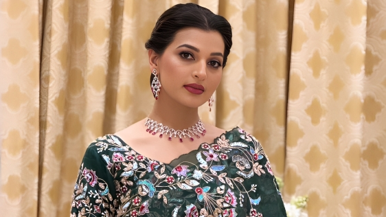 নীলা মার্কেটের হাঁসের মাংস খেতে যাবে বর্ষা