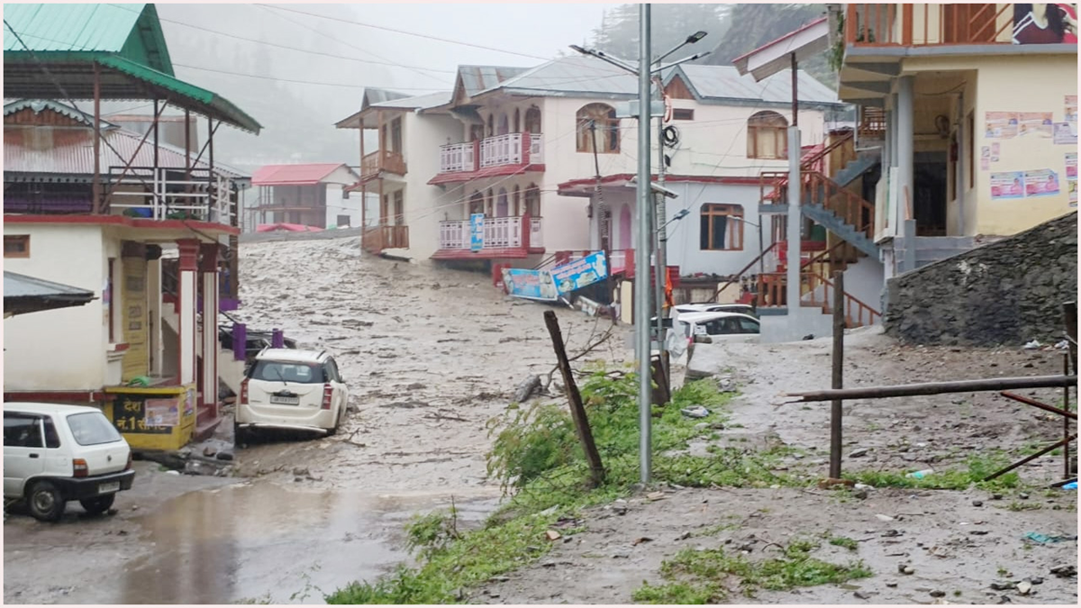 ক্লাউডবার্স্ট বা মেঘভাঙা বৃষ্টি আসলে কী এবং কেন হয়?
