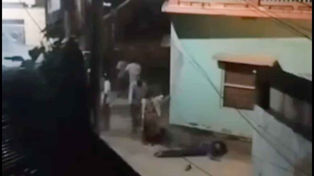 ফোন নিয়ে দ্বন্দ্বে চুয়াডাঙ্গায় ২ যুবককে কুপিয়ে জখম, ভিডিও ভাইরাল