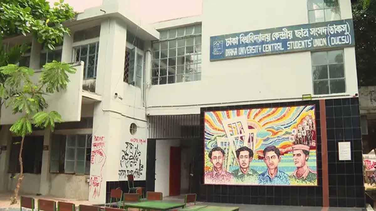 ডাকসু নির্বাচনে আচরণবিধি লঙ্ঘন করে প্রচারণা চালাচ্ছেন প্রার্থীরা