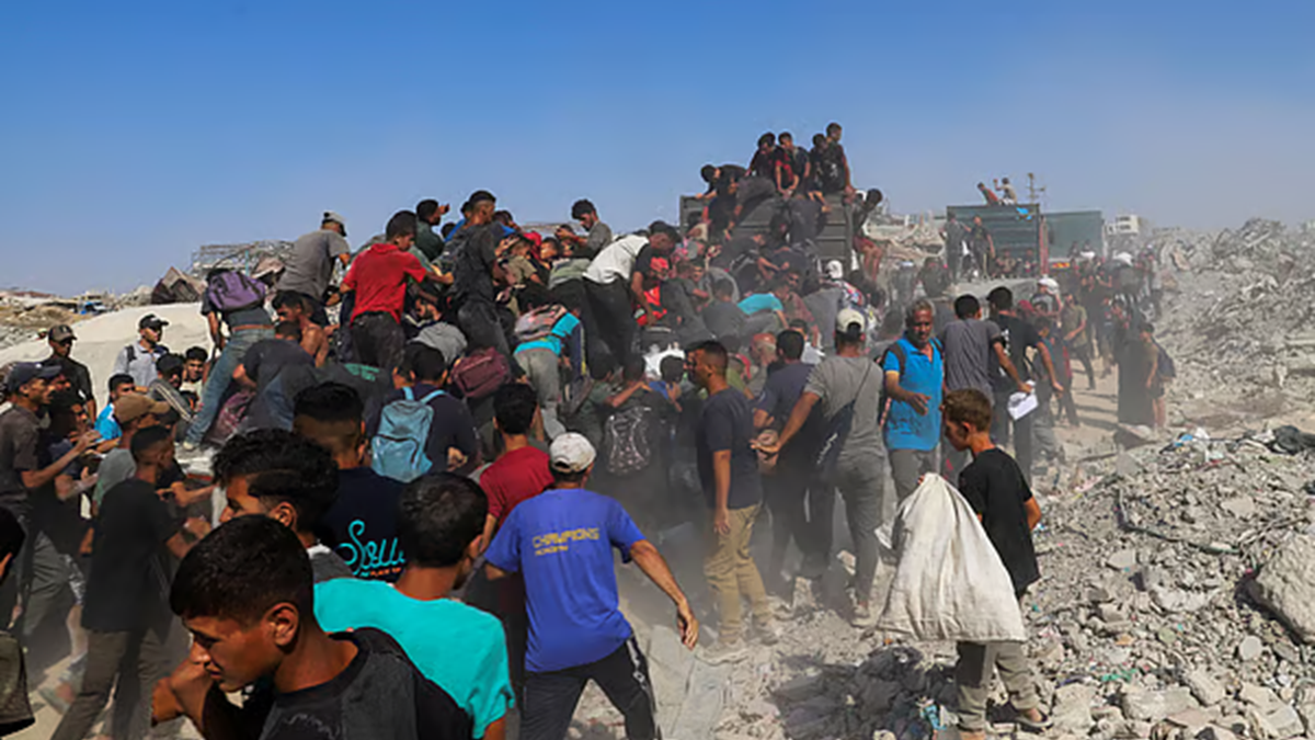 গাজায় ত্রাণবাহী ট্রাক উল্টে অন্তত ২০ ফিলিস্তিনি নিহত
