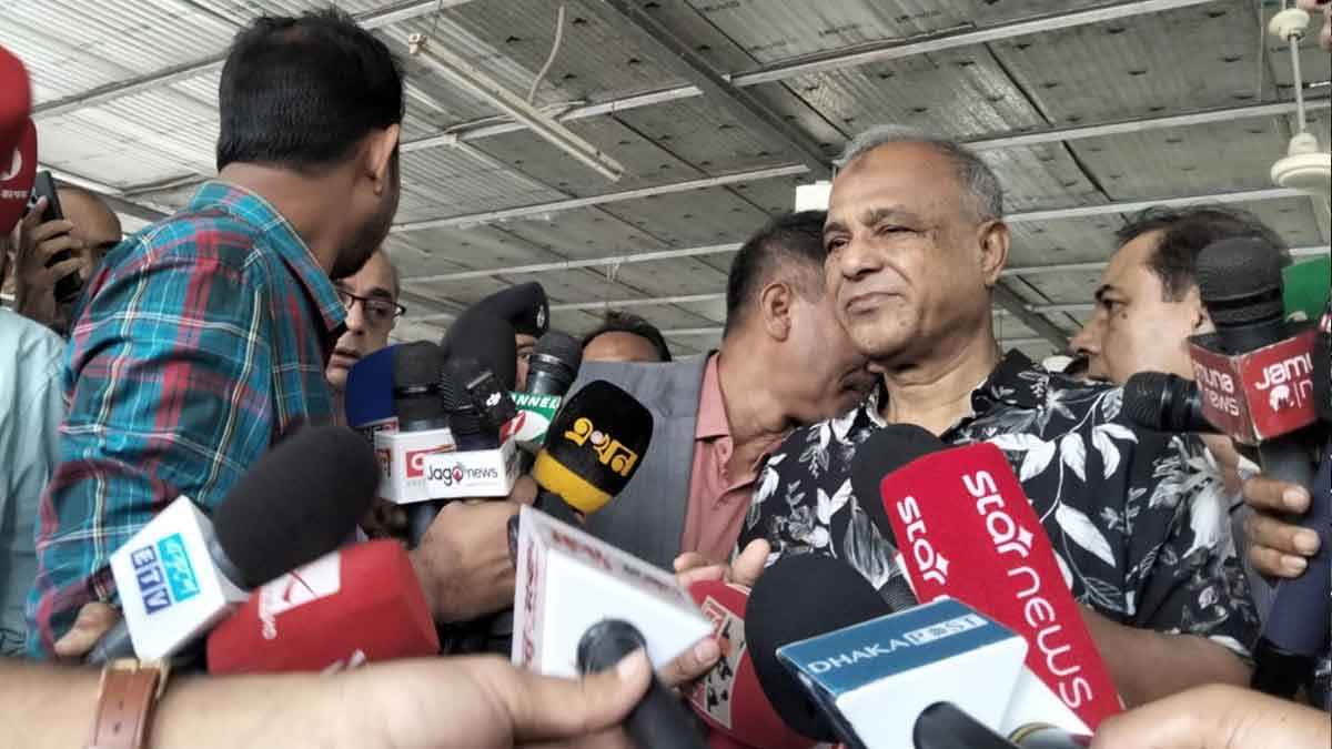 নির্বাচনের আগে আমরা সব অস্ত্র উদ্ধার করব: স্বরাষ্ট্র উপদেষ্টা