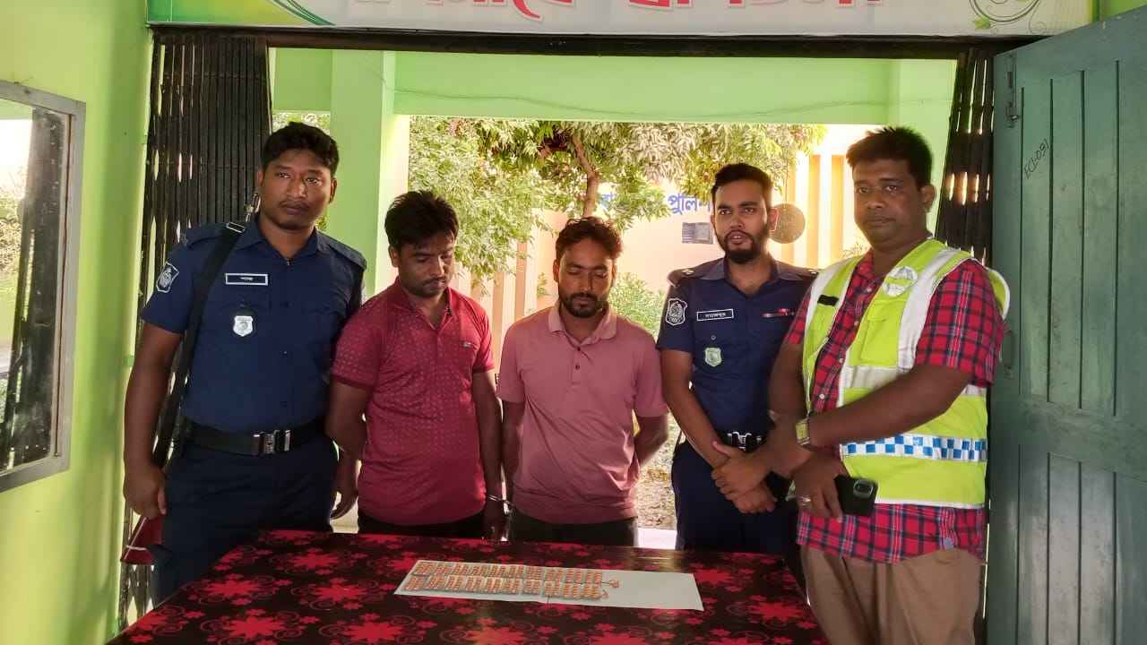 পঞ্চগড়ে ২০০ ট্যাপেন্টাডল ট্যাবলেটসহ দুই মাদক কারবারি গ্রেফতার