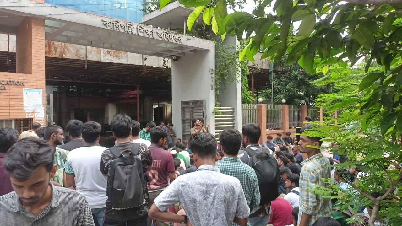 স্বতন্ত্র কমিশনের দাবি ইঞ্জিনিয়ারিং কলেজ শিক্ষার্থীদের