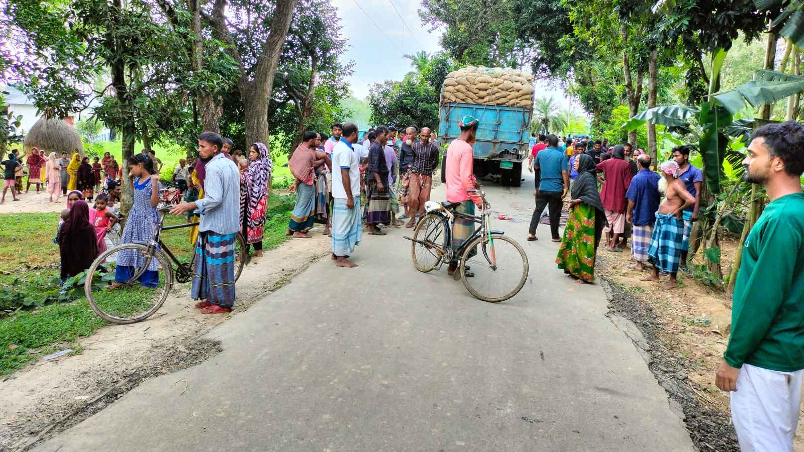 টিসিবির পণ্য নিয়ে বাড়ি ফেরা হলো না বৃদ্ধের