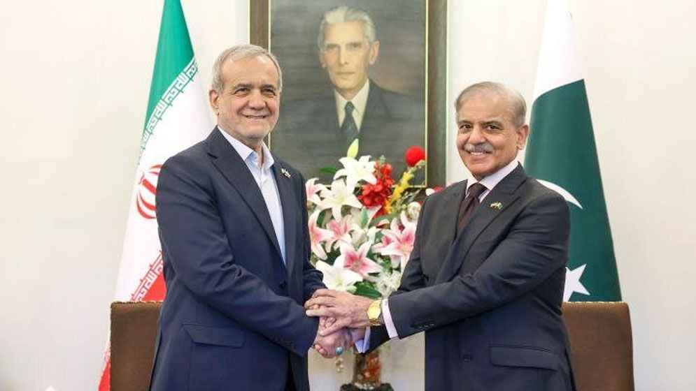 পাকিস্তানের সঙ্গে ইরানের ১২ চুক্তি স্বাক্ষর