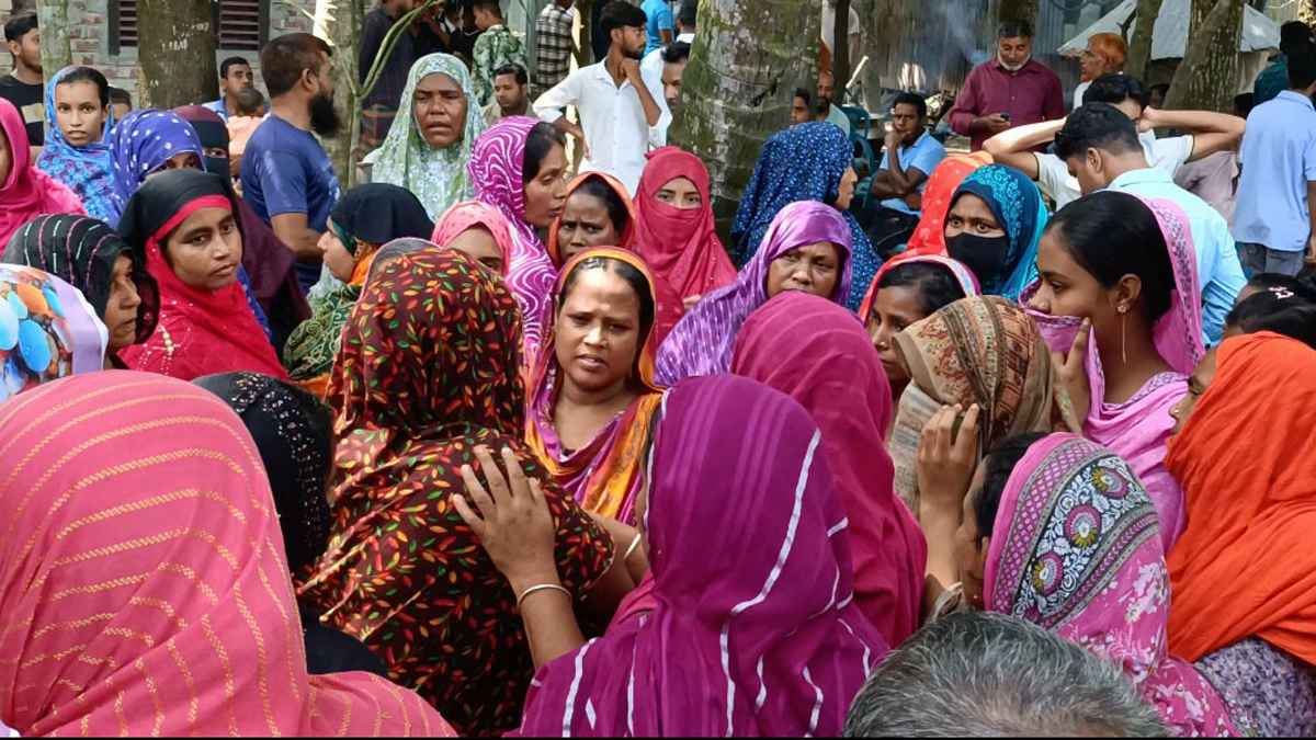 মাছ ধরতে যেয়ে সাপের কামড়ে যুবকের মৃত্যু