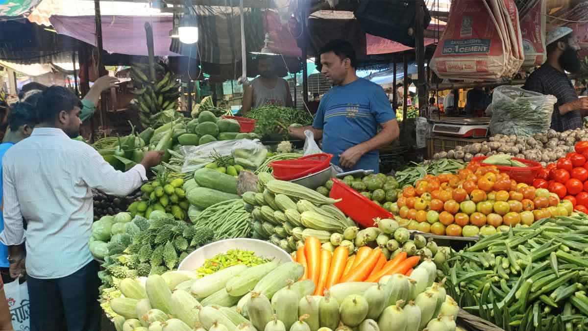 বৃষ্টিতে সরবরাহ সংকট, নিত্যপণ্যের দাম ঊর্ধ্বমুখী