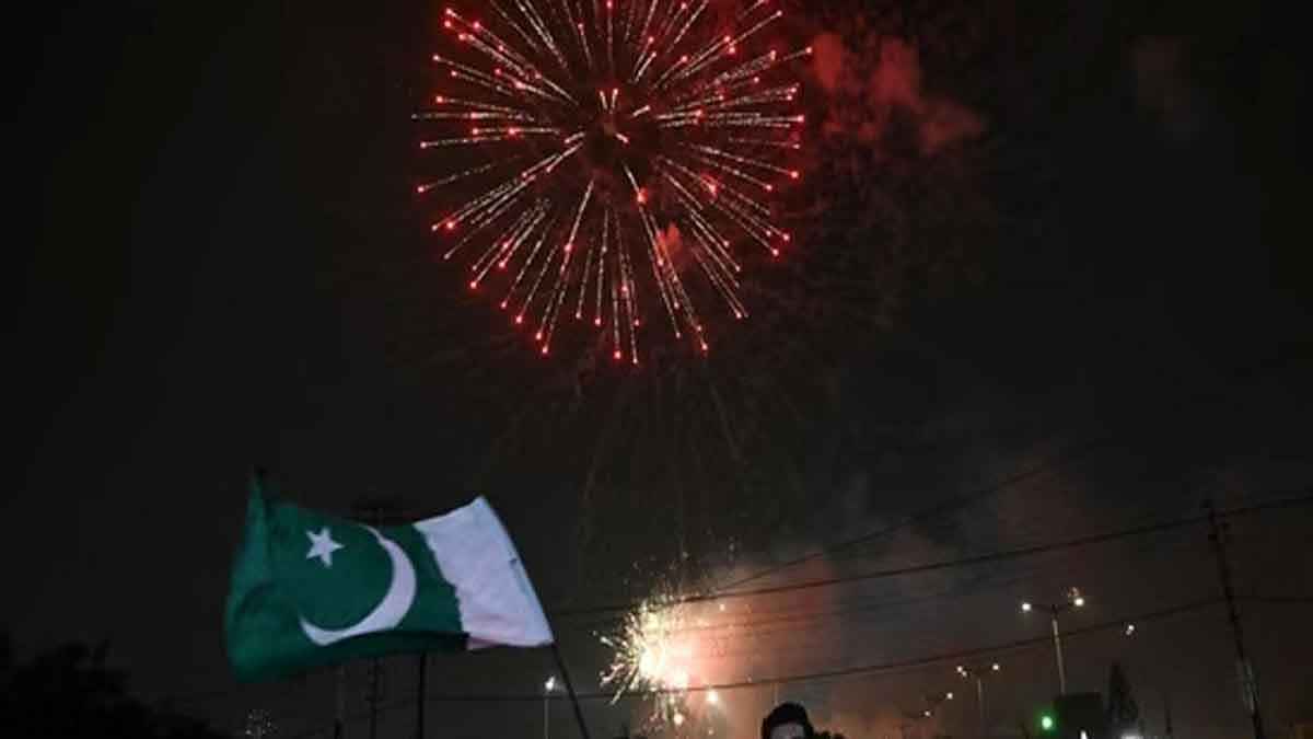পাকিস্তানে শূন্যে এলোপাথাড়ি গুলি ছুড়ে স্বাধীনতা দিবস উদযাপন, নিহত ৩