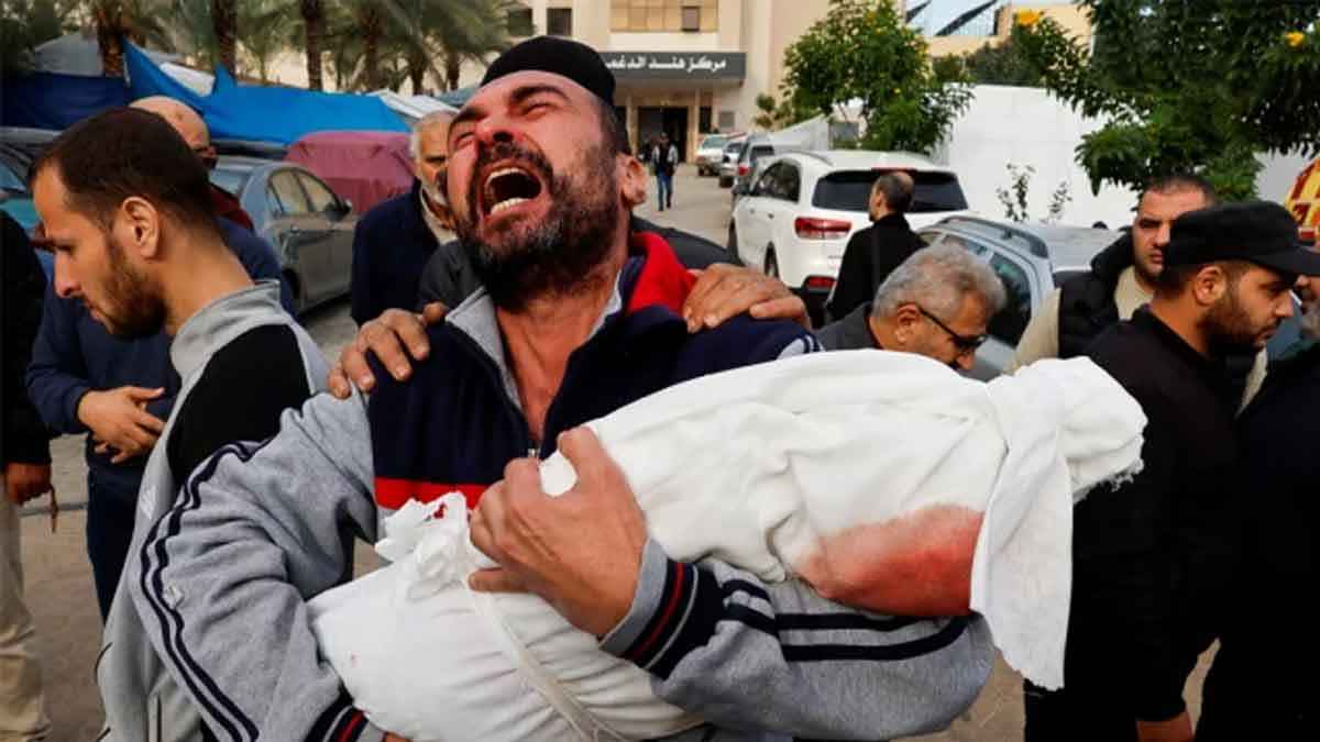 গাজায় ইসরায়েলি হামলায় নিহত আরও ১০০, ক্ষুধা-অপুষ্টিতে মৃত্যু ৮ জনের