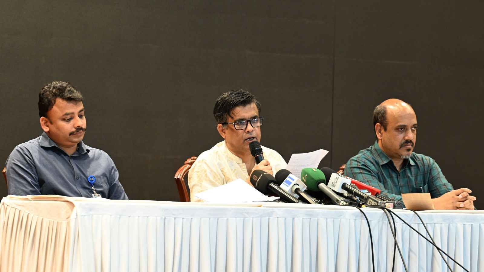 তিন স্থলবন্দর বন্ধ, একটির কার্যক্রম স্থগিত ঘোষণা