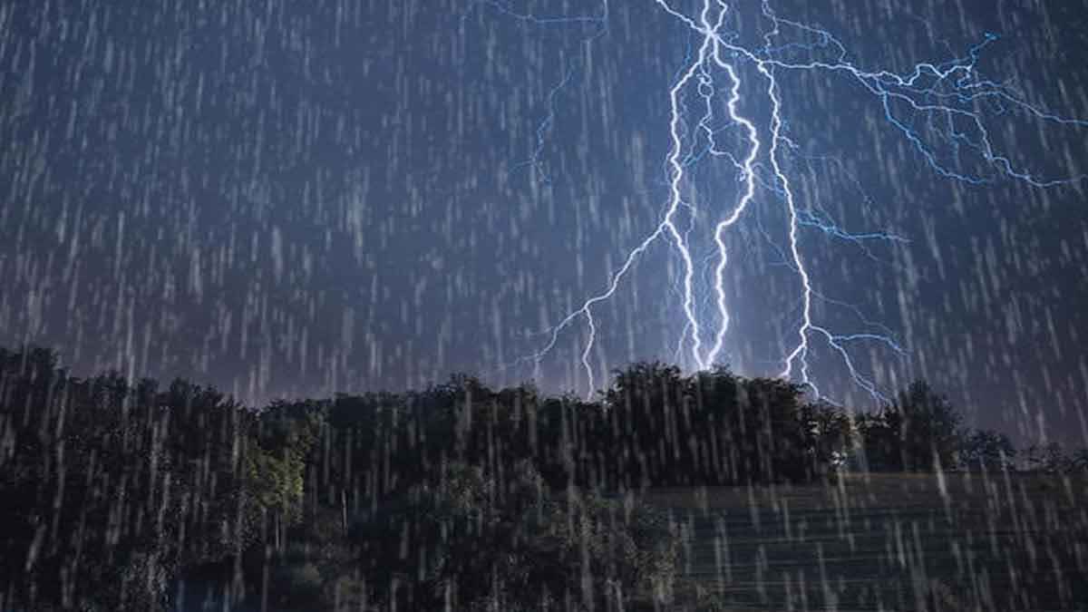 সারাদেশে বজ্রসহ ভারী বৃষ্টিপাতের আভাস